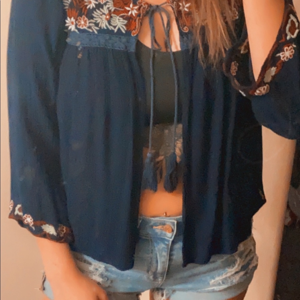 Open front shirt! - Picture 5 of 5